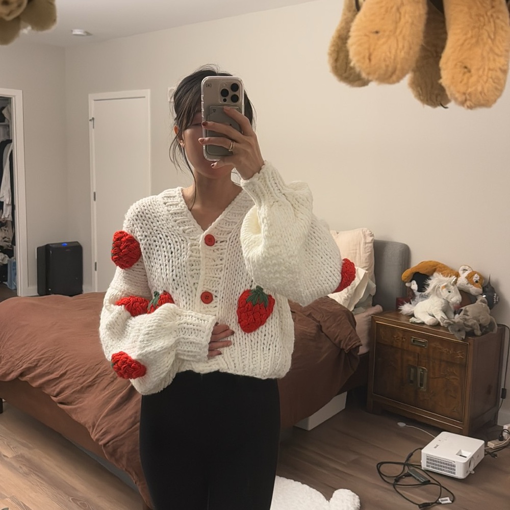 NWT Hand knit strawberry chunky knit cropped sweater cardiganan